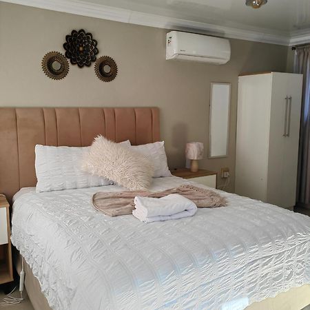 Back Of The Moon Guesthouse Kuruman Dış mekan fotoğraf