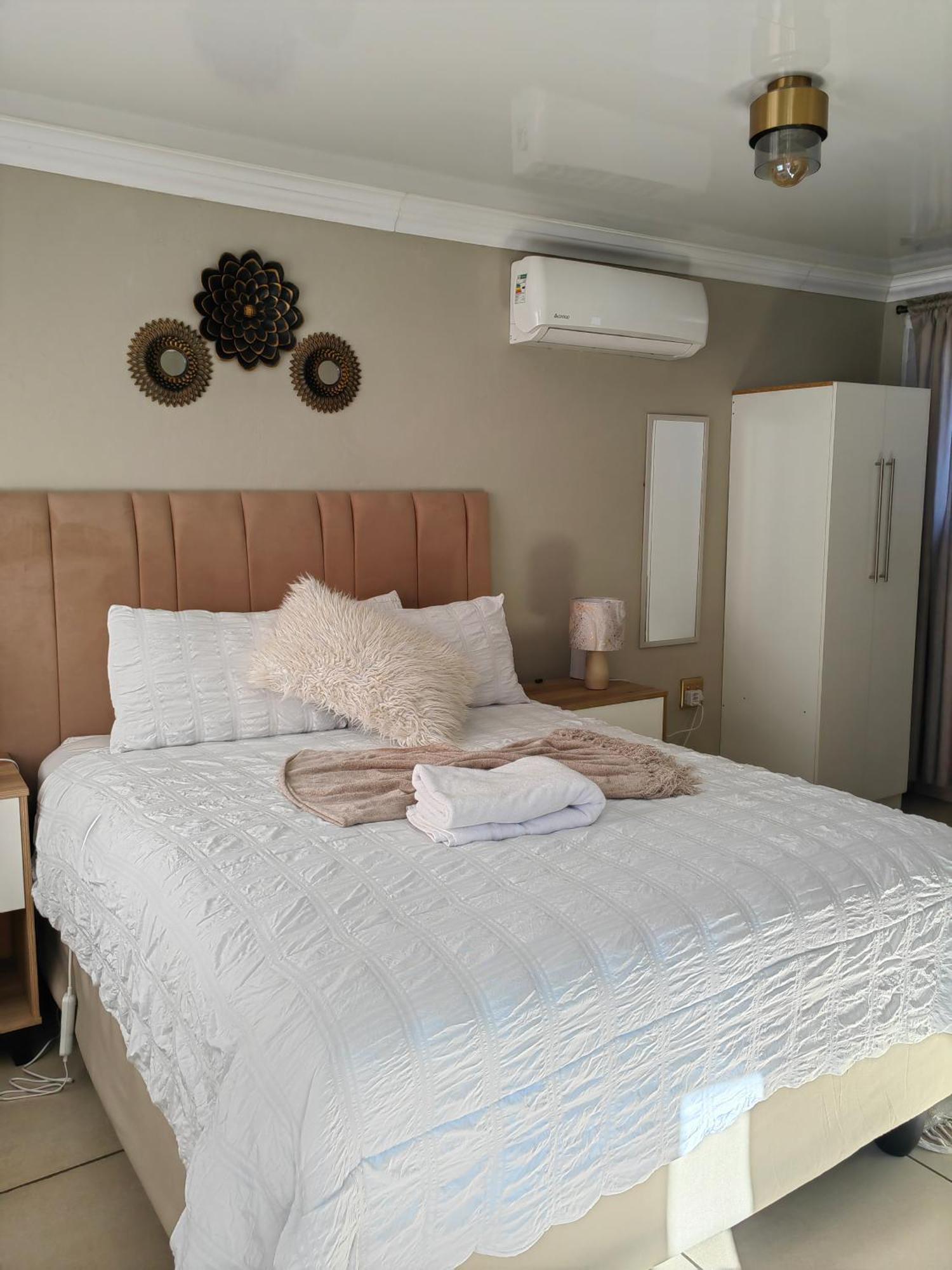 Back Of The Moon Guesthouse Kuruman Dış mekan fotoğraf
