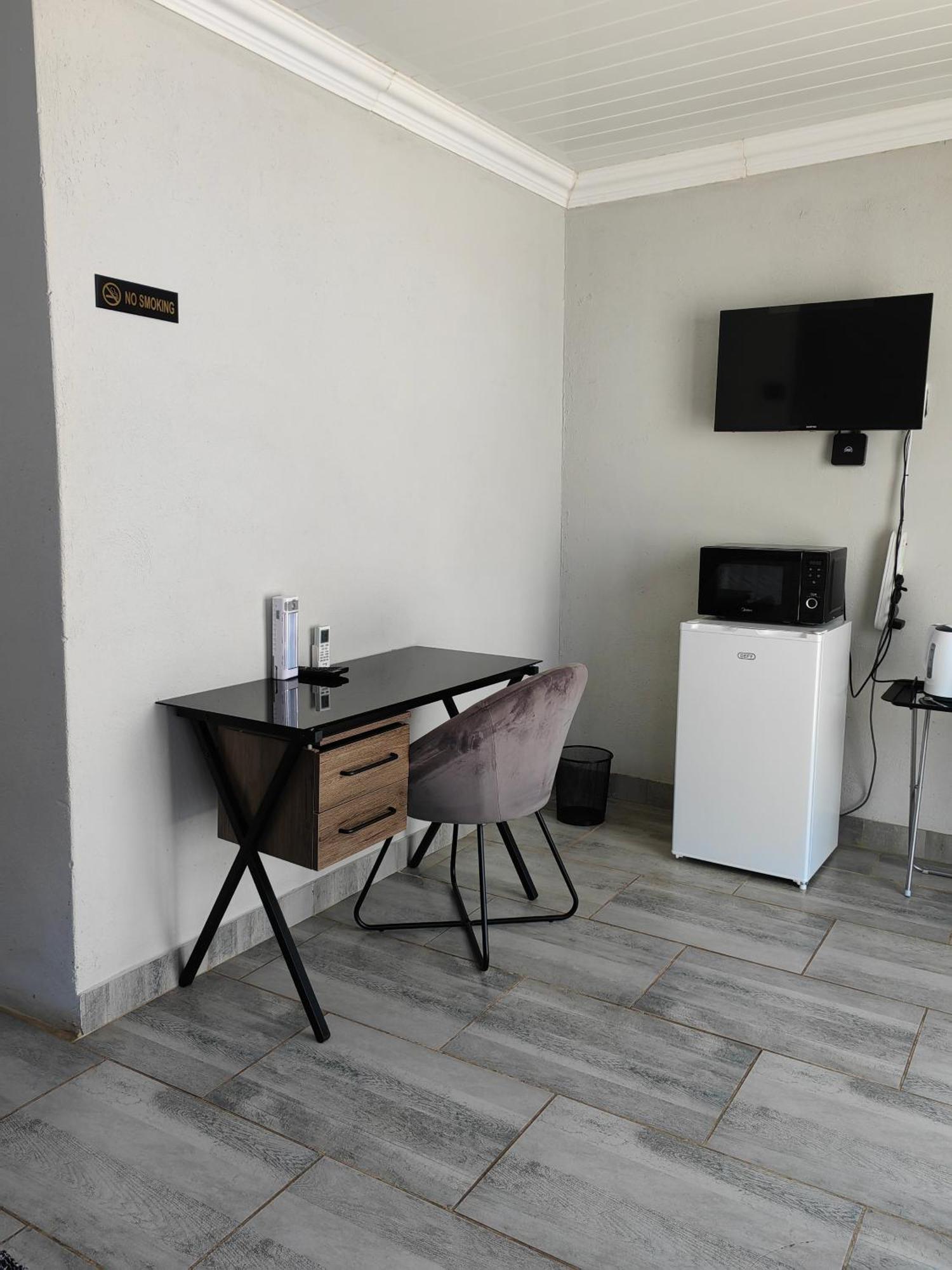 Back Of The Moon Guesthouse Kuruman Dış mekan fotoğraf